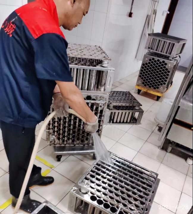 1729066688521975.jpg 净化器清洗前.jpg